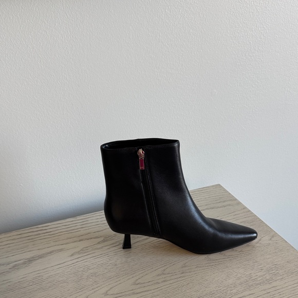Marc Fisher Sleek Black Leather Heeled Boots - Picture 1 of 7